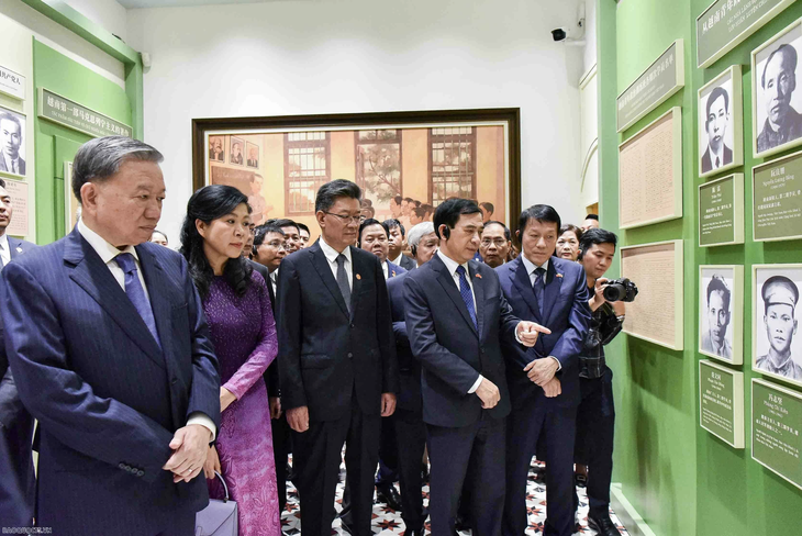 លើកកម្ពស់ប្រពៃណីមិត្តភាពវៀតណាម-ចិន និងបង្កើនកម្រិតនៃការតភ្ជាប់យុទ្ធសាស្ត្រក្នុងដំណាក់កាលអភិវឌ្ឍន៍ថ្មី លើកកម្ពស់ប្រពៃណីមិត្តភាពវៀតណាម-ចិន និងបង្កើនកម្រិតនៃការតភ្ជាប់យុទ្ធសាស្ត្រក្នុងដំណាក់កាលអភិវឌ្ឍន៍ថ្មី