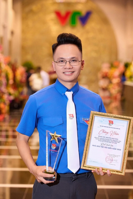 អ្នកសារព័ត៌មាន Nguyen Hoai Dam បច្ចុប្បន្នគឺជាលេខាសហព័ន្ធយុវជននៃស្ថានីយទូរទស្សន៍ វៀតណាម។