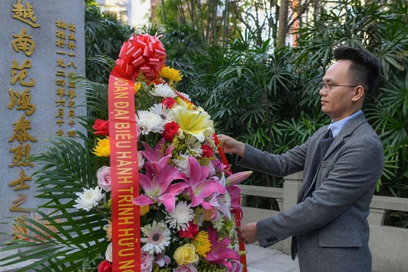 ដើម្បីឱ្យជំនាន់វ័យក្មេងបន្តធ្វើជាអ្នក 