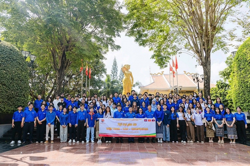 យុវជន វៀតណាម – ឡាវ – កម្ពុជា ផ្សព្វផ្សាយនូវស្មារតីទទួលខុសត្រូវ និងការលះបង់ដើម្បីសហគមន៍