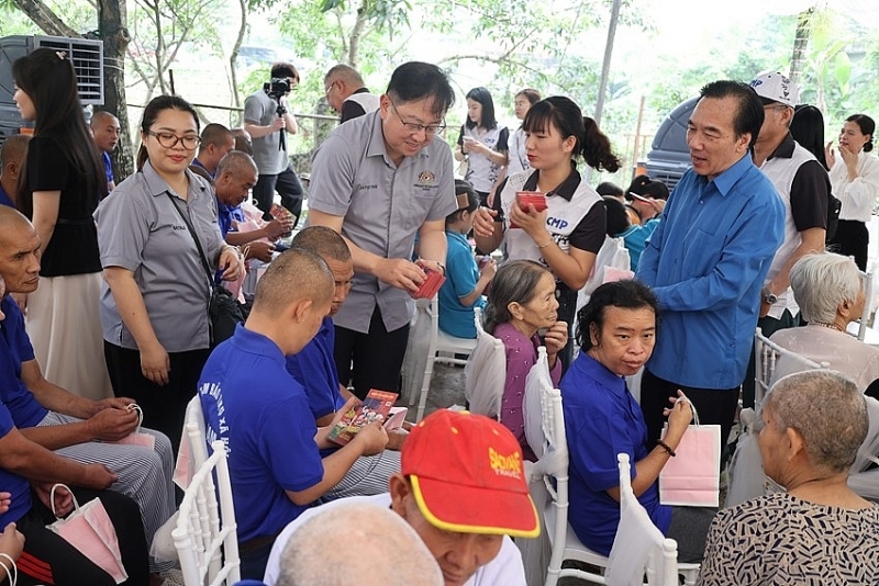 គាំទ្រជនងាយរងគ្រោះនៅមជ្ឈមណ្ឌលគាំពារសង្គម Ha Nam ក្នុងតម្លៃជាង ៦០០ លានដុង