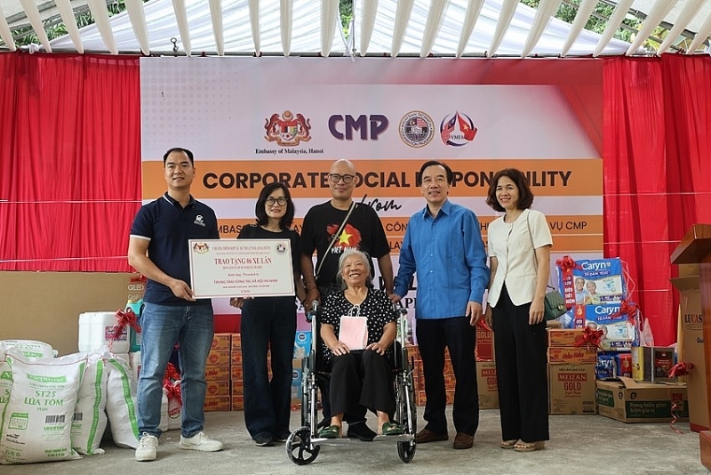 គាំទ្រជនងាយរងគ្រោះនៅមជ្ឈមណ្ឌលគាំពារសង្គម Ha Nam ក្នុងតម្លៃជាង ៦០០ លានដុង