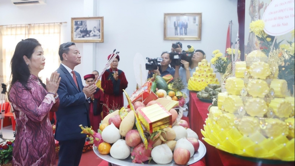 រៀបចំពិធីបុណ្យរំលឹកគុណស្តេច Hung យ៉ាងអធិកអធមនៅប្រទេសឡាវ