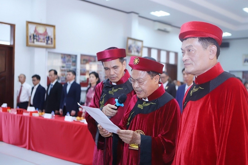 រៀបចំពិធីបុណ្យរំលឹកគុណស្តេច Hung យ៉ាងអធិកអធមនៅប្រទេសឡាវ