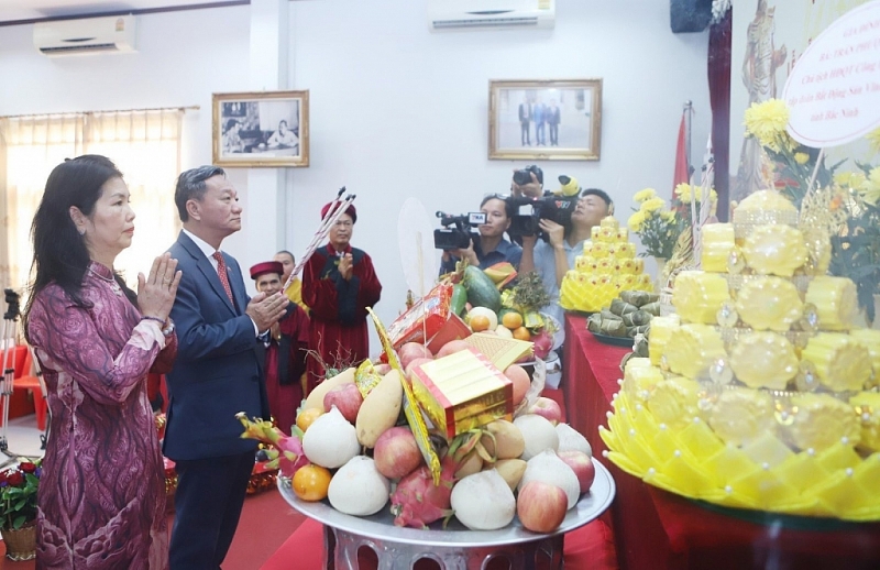 រៀបចំពិធីបុណ្យរំលឹកគុណស្តេច Hung យ៉ាងអធិកអធមនៅប្រទេសឡាវ