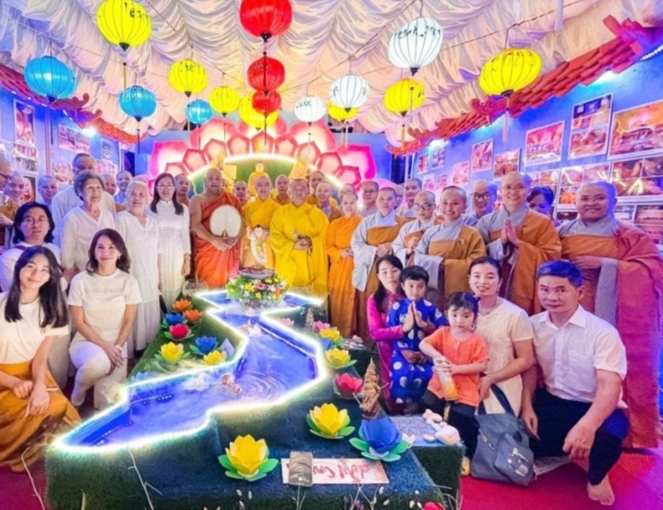 បង្កប់ដោយអត្តសញ្ញាណជនជាតិវៀតណាមក្នុងពិធីបុណ្យវិសាខបូជាឆ្នាំ ២០២៣ នៅប្រទេសស្រីលង្កា