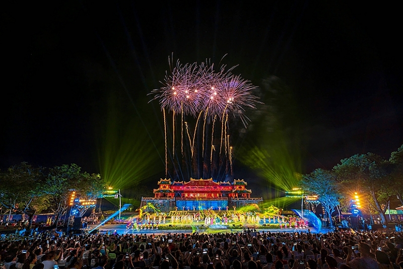 ផ្ទាំងរូបភាពសម្រាប់មហោស្រពសិល្បៈអន្តរជាតិ Hue សប្តាហ៍ ២០២៤ - លំហដែលសំបូរទៅដោយបេតិកភណ្ឌនៃរាជធានីបុរាណ