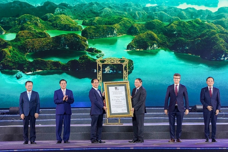 ឈូងសមុទ្រ Ha Long - កោះ Cat Ba បានទទួលកិត្តិនាមជាបេតិកភណ្ឌធម្មជាតិពិភពលោក