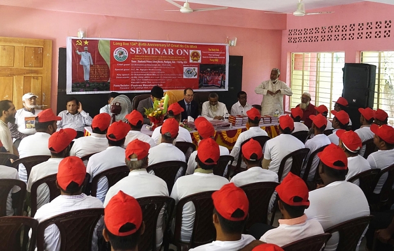 សិក្ខាសាលា “សតិអារម្មណ៍ហូជីមិញស្តីពីវណ្ណៈកសិករ និងជំរុញការផ្លាស់ប្តូររវាងកសិករបង់ក្លាដែស និងវៀតណាម”