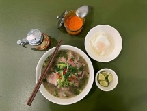 ភោជនីយដ្ឋានដ៏គួរឱ្យចាប់អារម្មណ៍របស់បុរសជនជាតិវៀតណាមនៅលើទឹកដីអាមេរិក