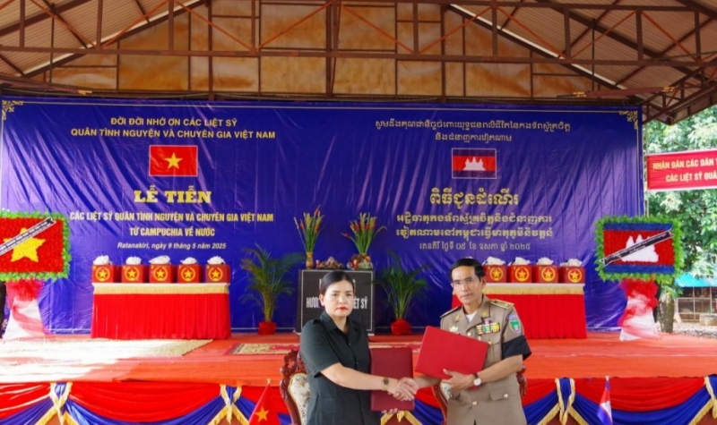ពិធីដង្ហែ និងប្រគល់អដ្ឋិធាតុយុទ្ធជនពលីដែលបានស្លាប់ក្នុងសម័យសង្រ្គាមនៅកម្ពុជាត្រឡប់ទៅប្រទេសវិញ