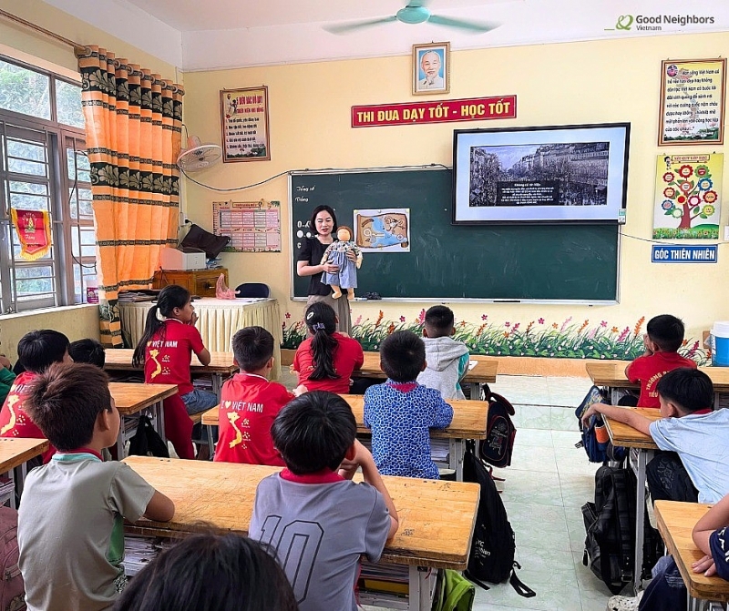 សិស្សានុសិស្សជាង ១.៨០០ នាក់ ចូលរួមកម្មវិធីអប់រំអំពីសិទ្ធិកុមារ