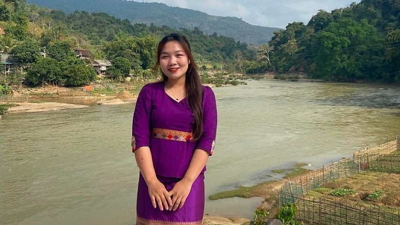 តំណាងដែលមានវ័យចាស់ជាងគេ និងវ័យក្មេងជាងគេ ផ្ញើនូវក្តីសង្ឃឹមចំពោះមហាសន្និបាតរណសិរ្សមាតុភូមិវៀតណាម