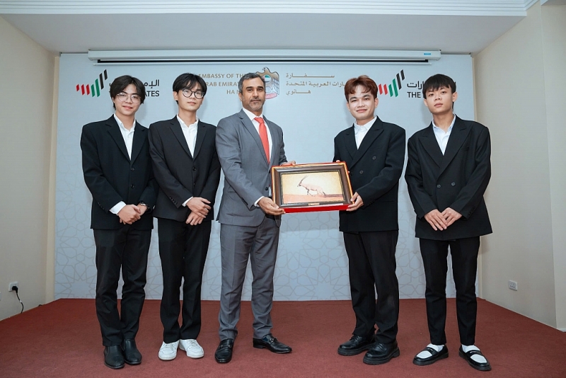 ស្ថានទូត UAE ផ្តល់កិត្តិយសដល់ក្រុមចម្រុះសាកលវិទ្យាល័យ Lac Hong ដែលសម្រេចបានរង្វាន់អន្តរជាតិនៅ Dubai ស្ថានទូត UAE ផ្តល់កិត្តិយសដល់ក្រុមចម្រុះសាកលវិទ្យាល័យ Lac Hong ដែលសម្រេចបានរង្វាន់អន្តរជាតិនៅ Dubai