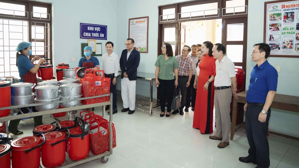 ខេត្ត​ Quang Tri ជំរុញអាហារូបត្ថម្ភតាមសាលារៀន៖ ការវិនិយោគសម្រាប់កុមារចាប់ពីរបបអាហារប្រចាំថ្ងៃ