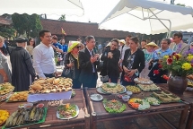 ម្ហូបភូមិបុរាណ Duong Lam ទាក់ទាញភ្ញៀវទេសចរណ៍មកពីជុំវិញពិភពលោក
