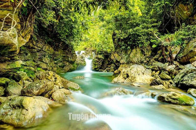 ទឹកជ្រោះ Nam Me - ទិដ្ឋភាពស្រស់ស្អាតដ៏អស្ចារ្យមួយ