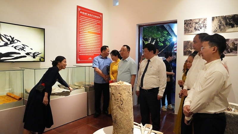 ស្តារនិងផ្សព្វផ្សាយផលិតផលក្រដាស Do នៅសង្កាត់ Buoi