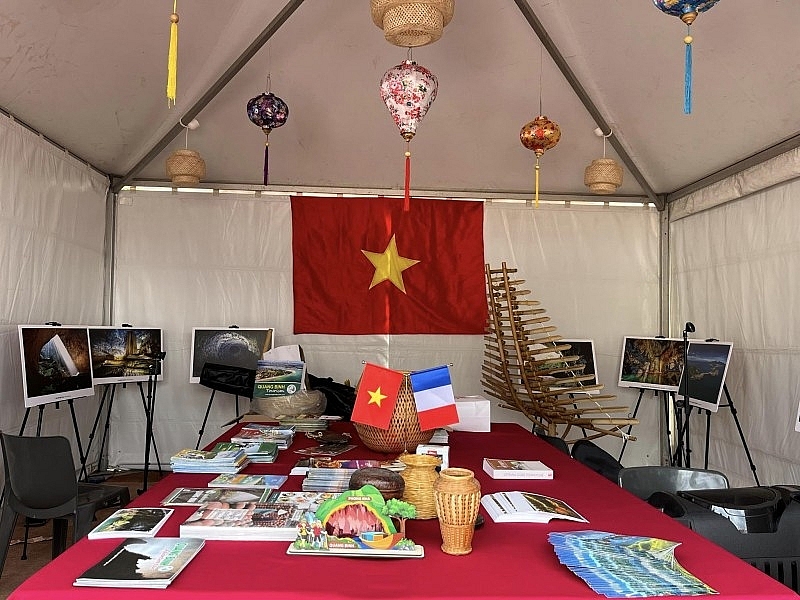 វប្បធម៌ និងទេសចរណ៍វៀតណាមចាប់អារម្មណ៍ក្នុងពិធីបុណ្យកុងស៊ុល Lyon ឆ្នាំ ២០២៤