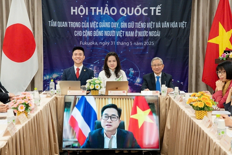 រួមចំណែកបង្កើត 