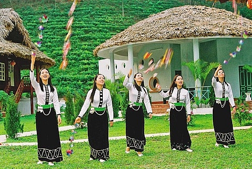 Then Kin Pang - ពិធីបុណ្យវប្បធម៌ដ៏វិសេវិសាលរបស់ជនជាតិថៃស្បែកស នៅខេត្ត Lai Chau