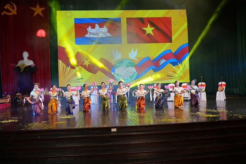 បទភ្លេងដ៏រស់រវើកនៃមិត្តភាពជិតខាងវៀតណាម-កម្ពុជា