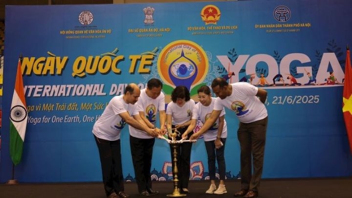 អបអរសាទរខួបលើកទី ១០ នៃទិវាយូហ្គាអន្តរជាតិ