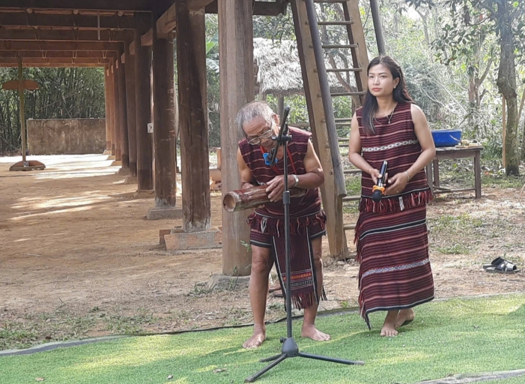 ឧបករណ៍តន្ត្រីឬស្សី Goong Cla ពិសេសរបស់ជនជាតិ Cho Ro