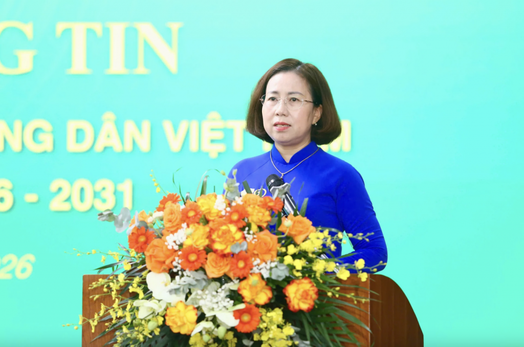 លោកស្រី Bui Thi Thom អនុប្រធានសមាគមកសិករវៀតណាម បានថ្លែងសុន្ទរកថាបើក។
