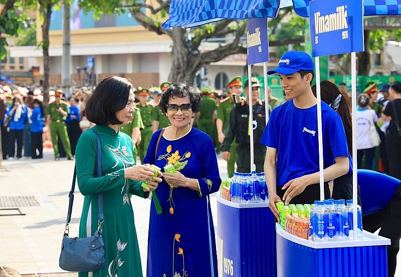 Vinamilk រួមដៃគ្នាផ្សព្វផ្សាយសារ 