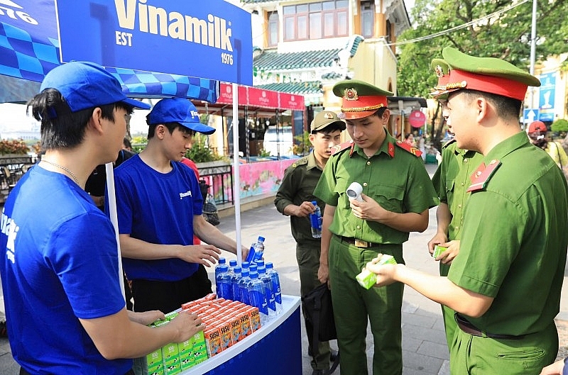 Vinamilk រួមដៃគ្នាផ្សព្វផ្សាយសារ 