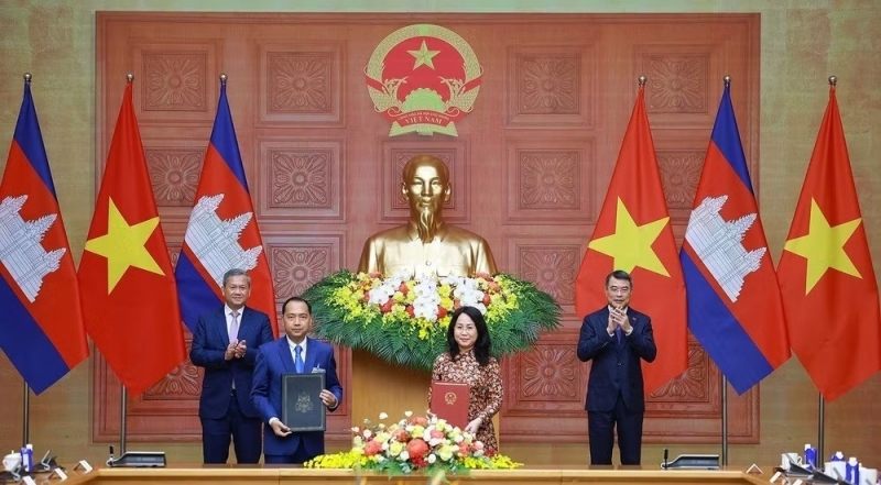 ធ្វើឱ្យទំនាក់ទំនងវៀតណាម-កម្ពុជា កាន់តែរីកចម្រើនជាក់ស្តែង និងមានប្រសិទ្ធភាពជាងមុន ធ្វើឱ្យទំនាក់ទំនងវៀតណាម-កម្ពុជា កាន់តែរីកចម្រើនជាក់ស្តែង និងមានប្រសិទ្ធភាពជាងមុន