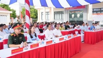 ខេត្ត Ca Mau ដាក់ឱ្យអនុវត្តសាកល្បង "គំរូឌីជីថលនៅមូលដ្ឋាន" ដោយនាំយកការផ្លាស់ប្តូរឌីជីថលទៅដល់គ្រប់ភូមិ និងសង្កាត់