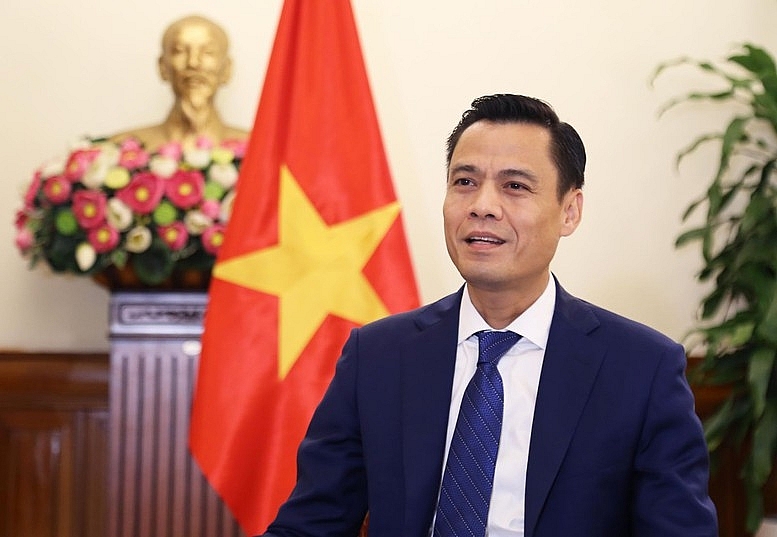 អនុរដ្ឋមន្ត្រីក្រសួងការបរទេស លោក Dang Hoang Giang ប្រធាន SOM អាស៊ានវៀតណាម ឆ្លើយបទសម្ភាសន៍មុនពេលសន្និសីទកំពូលរំលឹកខួបលើកទី ៣៥ នៃទំនាក់ទំនងអាស៊ាន-រុស្ស៊ី។ អនុរដ្ឋមន្ត្រីក្រសួងការបរទេស លោក Dang Hoang Giang ប្រធាន SOM អាស៊ានវៀតណាម ឆ្លើយបទសម្ភាសន៍មុនពេលសន្និសីទកំពូលរំលឹកខួបលើកទី ៣៥ នៃទំនាក់ទំនងអាស៊ាន-រុស្ស៊ី។