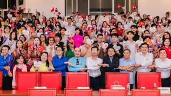 និស្សិតឡាវ និងកម្ពុជាចំនួន ១៧៧ នាក់ មាន «គ្រួសារទីពីរ» នៅ Ho Chi Minh
