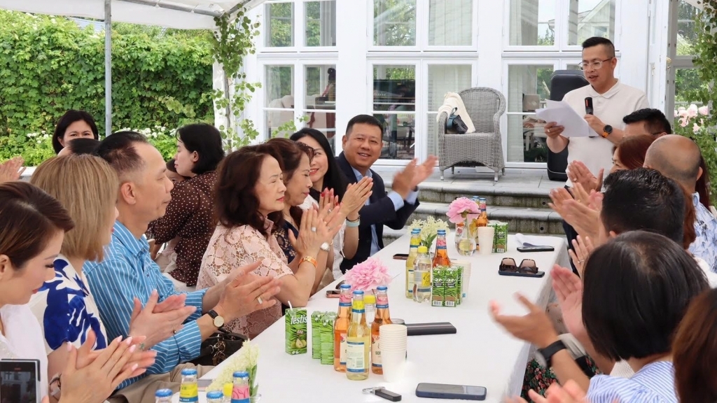 ការបង្កើតក្លិបគ្រូបង្រៀនភាសាវៀតណាមនៅប្រទេសស៊ុយអែត