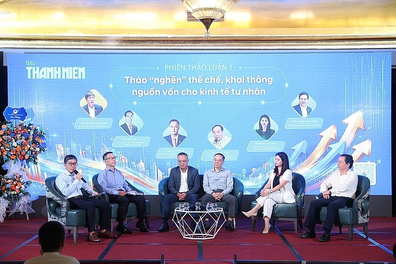 នៅក្នុងអង្គសិក្ខាសាលា «ការបើកសោរដងកំណើន - កម្លាំងរុញច្រានពីសេដ្ឋកិច្ចឯកជន» បណ្តាអ្នកជំនាញការ អ្នកគ្រប់គ្រងនិងតំណាងស្ថាប័នរៀបចំតាក់តែងគោលនយោបាយ បានរួមគ្នាបង្ហាញនូវបណ្តាចំណុចស្ទះ ទន្ទឹមនឹងនោះក៏បានស្នើឡើងនូវបណ្តាដំណោះស្រាយក្នុងគោលបំណងបើកចំហប្រភពធនធានសម្រាប់គោលដៅកំណើនខ្ពស់នៅក្នុងដំណាក់កាលអភិវឌ្ឍន៍ថ្មី។