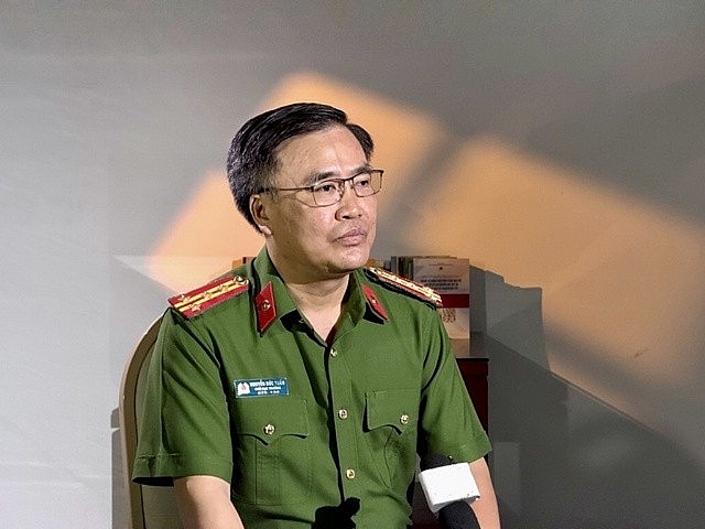 លោកមហាសេនីយ៍ឯក Nguyen Duc Tuan អនុប្រធាននាយកដ្ឋាននគរបាលស៊ើបអង្កេតបទល្មើសគ្រឿងញៀន (ក្រសួងនគរបាល)។