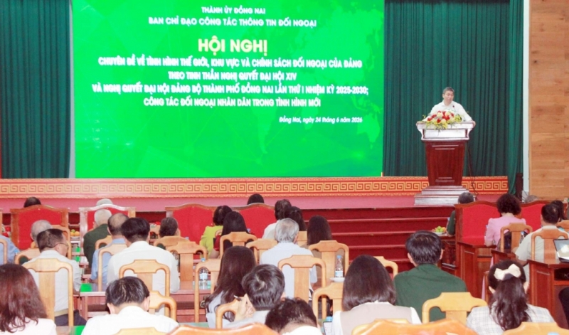 ប្រតិភូជិត ២០០ រូប ត្រូវបានធ្វើបច្ចុប្បន្នភាពគោលនយោបាយកិច្ចការបរទេស និងការងារការទូតប្រជាជន