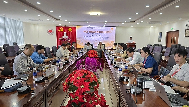 បណ្តាអ្នកជំនាញ អ្នកវិទ្យាសាស្ត្រ និងអ្នកគ្រប់គ្រងដែលអញ្ជើញចូលរួមសិក្ខាសាលា បានរួមគ្នាផ្លាស់ប្តូរមតិអំពីបណ្តាដំណោះស្រាយកសាងប្រព័ន្ធអេកូឡូស៊ីផ្លាស់ប្តូរថ្មីប្រកបដោយភាពច្នៃប្រឌិត និងលើកកម្ពស់ប្រសិទ្ធភាពនៃការតភ្ជាប់ “ផ្ទះទាំង ៤” នៅតំបន់វាលទំនាបទន្លេមេគង្គ។
