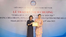 គោរពអគ្គកុងស៊ុលម៉ាឡេស៊ីប្រចាំទីក្រុងហូជីមិញចំពោះកិច្ចខិតខំប្រឹងប្រែងដើម្បីតភ្ជាប់ប្រជាជននៃប្រទេសទាំងពីរ