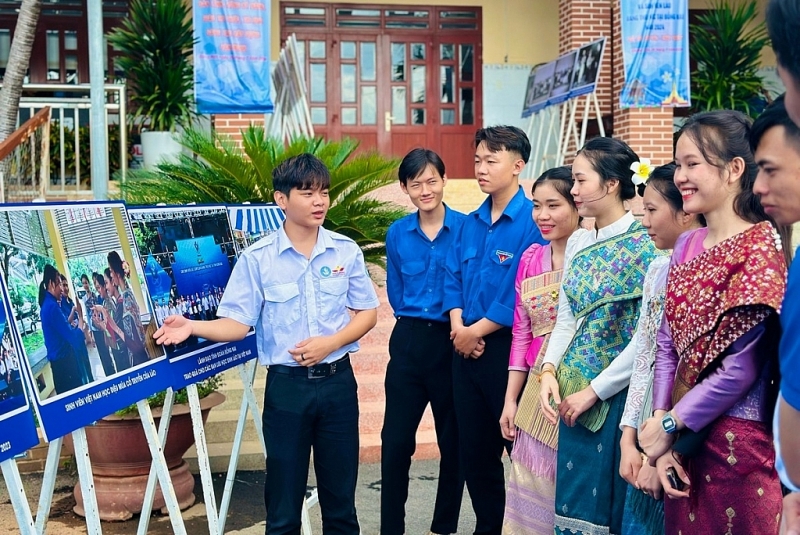 ពិធីបុណ្យផ្លាស់ប្តូរនិស្សិត និងយុវជនខេត្ត Dong Nai និងនិស្សិតឡាវ៖ សកម្មភាពសាមគ្គីភាព និងមានអត្ថន័យជាច្រើន។