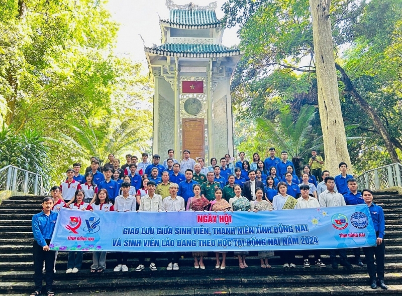 ពិធីបុណ្យផ្លាស់ប្តូរនិស្សិត និងយុវជនខេត្ត Dong Nai និងនិស្សិតឡាវ៖ សកម្មភាពសាមគ្គីភាព និងមានអត្ថន័យជាច្រើន។