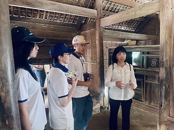 ជំរុំរដូវក្តៅវៀតណាមឆ្នាំ ២០២៤៖ អណិកជនវៀតណាមវ័យក្មេងទៅទស្សនាកន្លែងអនុស្សាវរីយ៍ពិសេសអំពីលោកប្រធានហូជីមិញ