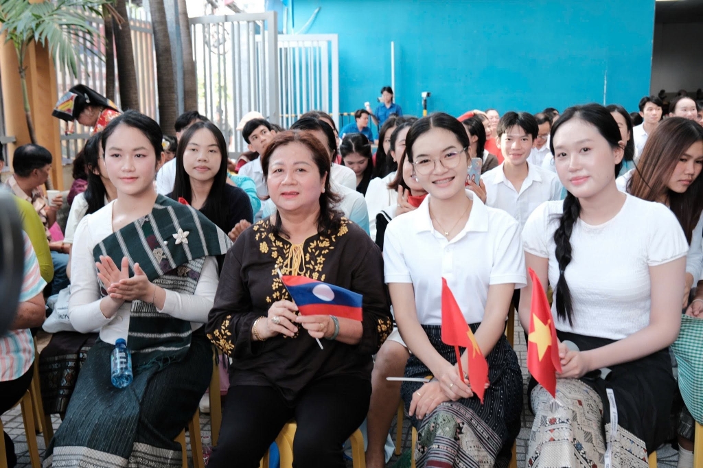 ទីក្រុងហូជីមិញ៖ ទិវាបុណ្យ “គ្រួសារវៀតណាម - ឡាវ - កម្ពុជា” ផ្សព្វផ្សាយទូលំទូលាយនូវចំណងមិត្តភាព ទីក្រុងហូជីមិញ៖ ទិវាបុណ្យ “គ្រួសារវៀតណាម - ឡាវ - កម្ពុជា” ផ្សព្វផ្សាយទូលំទូលាយនូវចំណងមិត្តភាព