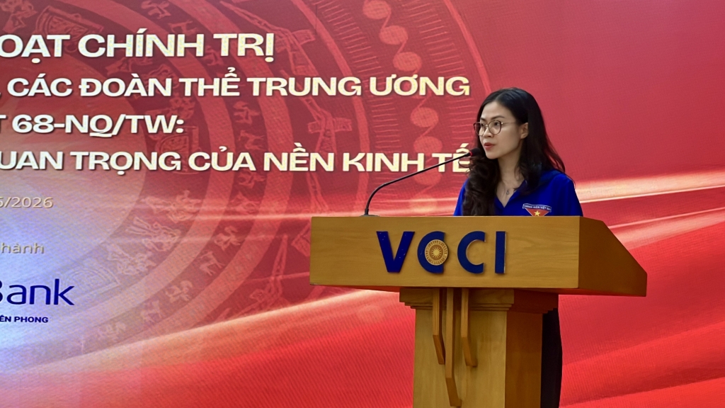 បងស្រី Pham My Le សមាជិកាគណៈកម្មាធិការប្រតិបត្តិសម្ព័ន្ធយុវជនរណសិរ្សមាតុភូមិ បណ្តាអង្គការមហាជនមជ្ឈិម, លេខាធិការសម្ព័ន្ធយុវជននៃសហភាពបណ្តាអង្គការមិត្តភាពវៀតណាម។