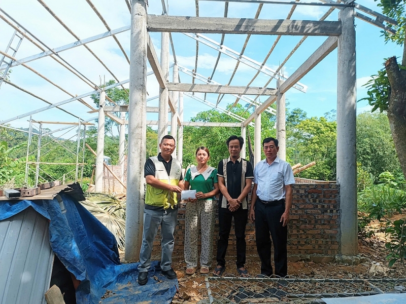 អង្គការ GNI គាំទ្រការកែលម្អលក្ខខណ្ឌផ្ទះសម្បែងសម្រាប់កុមារទទួលបានការធានារ៉ាប់រងចំនួន ៥ នាក់នៅខេត្ត Tuyen Quang