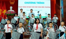 Thua Thien Hue៖ ផ្តល់កង់ចំនួន ៧០ ដល់សិស្សក្រីក្រនៅក្រុង Huong Thuy