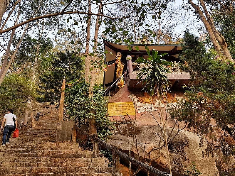 រូងភ្នំថ្ម Thi Vai​​ (វៀតណាម) ទាក់ទាញភ្ញៀវទេសចរណ៍បរទេស