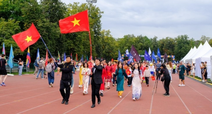 បើកការប្រកួតមហោស្រពអង្គភាពអាជីវកម្មអន្តរជាតិសម្រាប់ជនបរទេសនៅប្រទេសរុស្ស៊ី